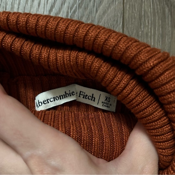 Abercrombie & Fitch turtle neck top - Picture 4 of 5